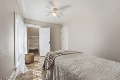 284 E Park Avenue Barberton OH 44203