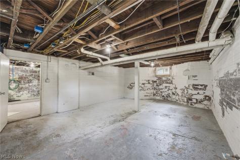 284 E Park Avenue Barberton OH 44203