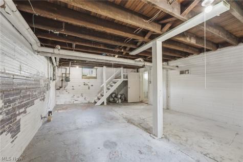 284 E Park Avenue Barberton OH 44203