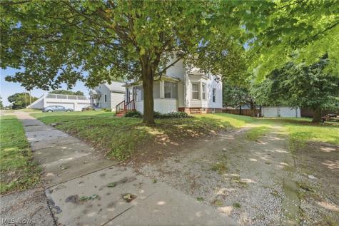 284 E Park Avenue Barberton OH 44203