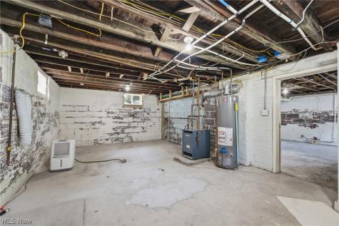 284 E Park Avenue Barberton OH 44203