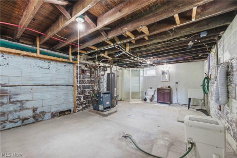 284 E Park Avenue Barberton OH 44203