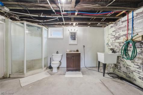 284 E Park Avenue Barberton OH 44203