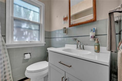 4215 W 143rd Cleveland OH 44135
