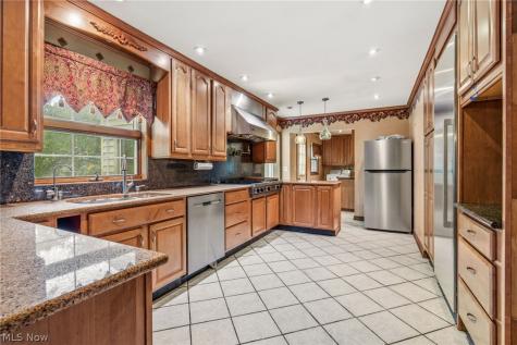 7439 State Route 43 Kent OH 44240