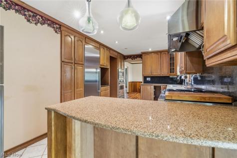7439 State Route 43 Kent OH 44240