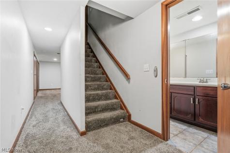 7439 State Route 43 Kent OH 44240