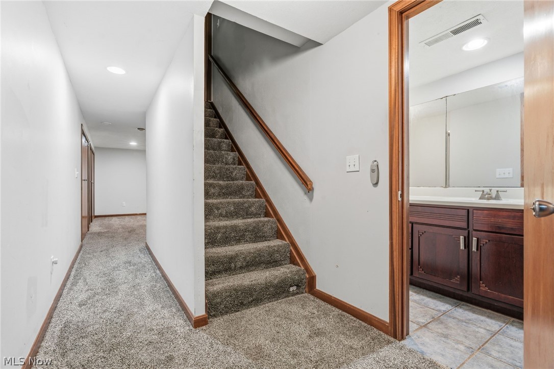 7439 State Route 43 Kent OH 44240