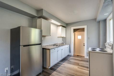 1886 Hillside Terrace Akron OH 44305