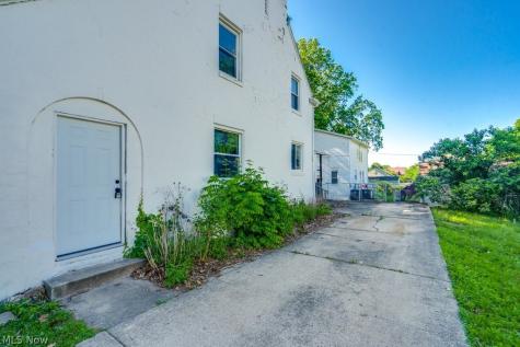 1886 Hillside Terrace Akron OH 44305