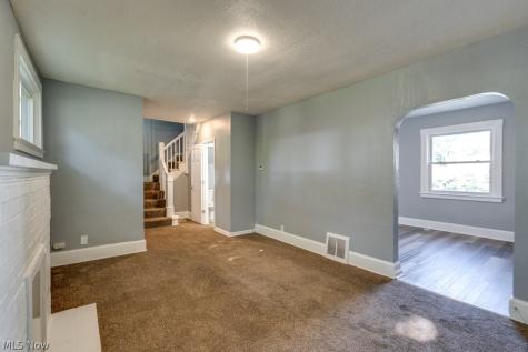 1886 Hillside Terrace Akron OH 44305