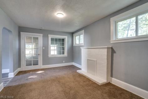 1886 Hillside Terrace Akron OH 44305