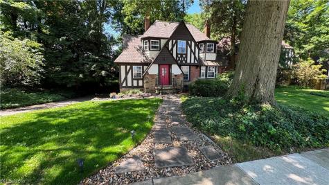 554 Greenvale Road South Euclid OH 44121