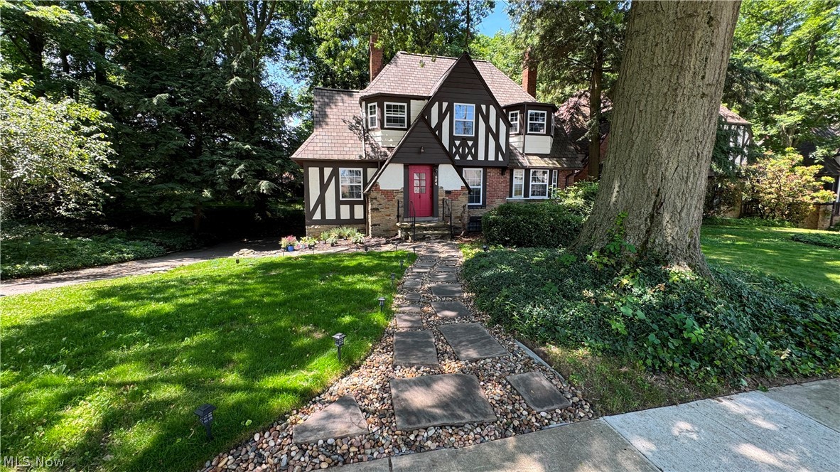 554 Greenvale Road South Euclid OH 44121