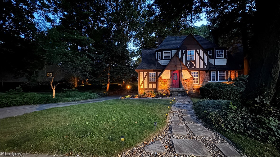 554 Greenvale Road South Euclid OH 44121