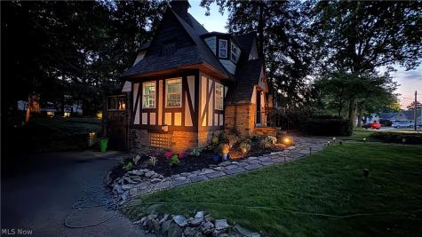 554 Greenvale Road South Euclid OH 44121