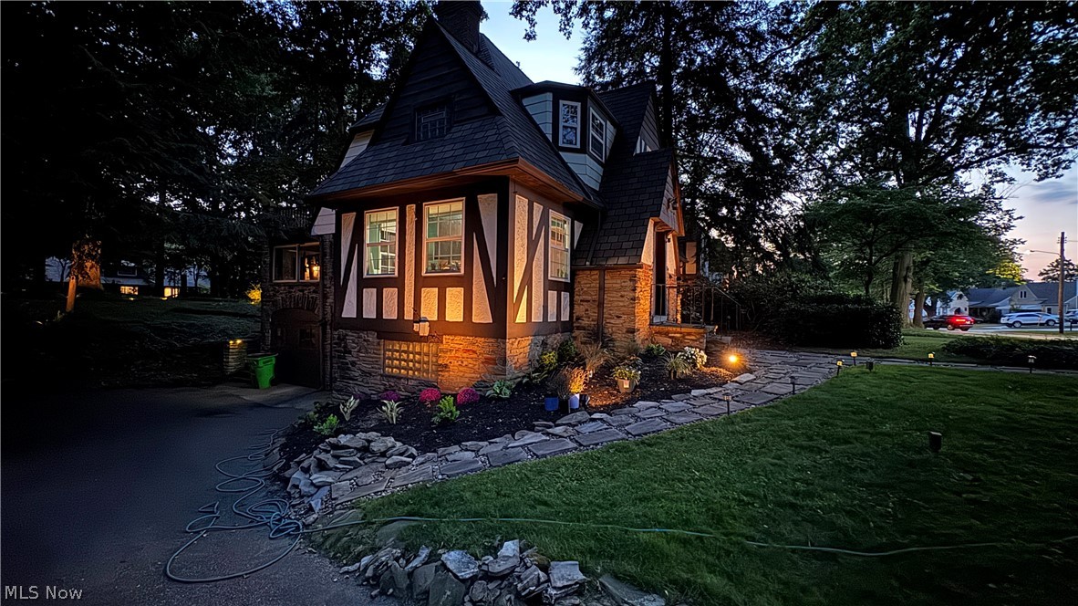 554 Greenvale Road South Euclid OH 44121