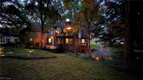 554 Greenvale Road South Euclid OH 44121