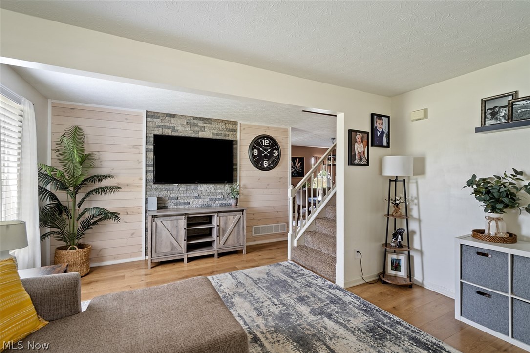 213 Potters Circle Girard OH 44420