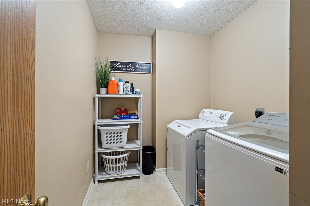 213 Potters Circle Girard OH 44420