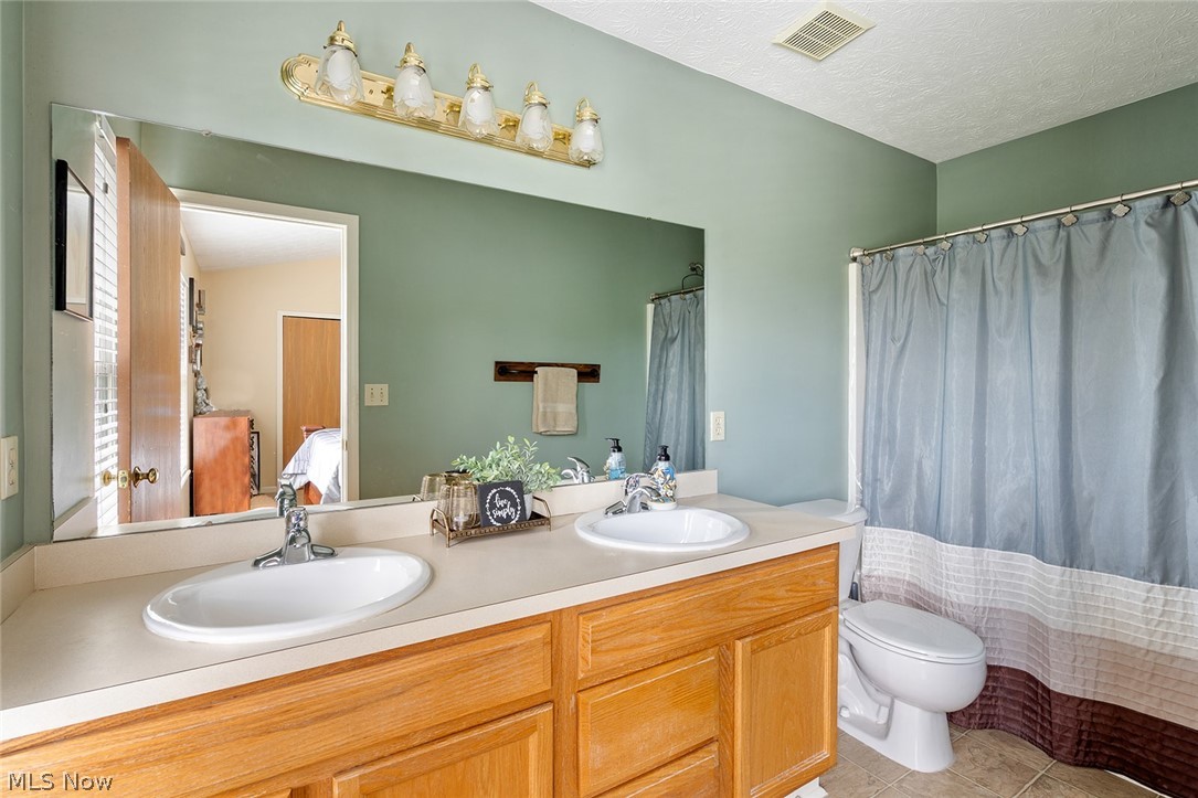 213 Potters Circle Girard OH 44420