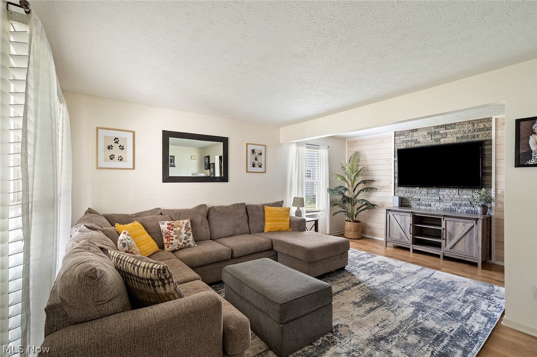 213 Potters Circle Girard OH 44420