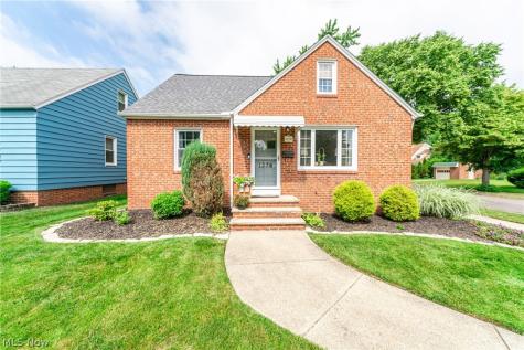 1376 Parkview Drive Lyndhurst OH 44124