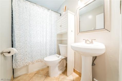 1376 Parkview Drive Lyndhurst OH 44124