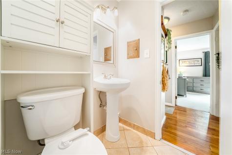 1376 Parkview Drive Lyndhurst OH 44124