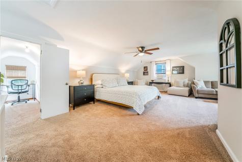 1376 Parkview Drive Lyndhurst OH 44124