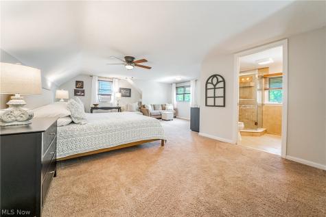 1376 Parkview Drive Lyndhurst OH 44124