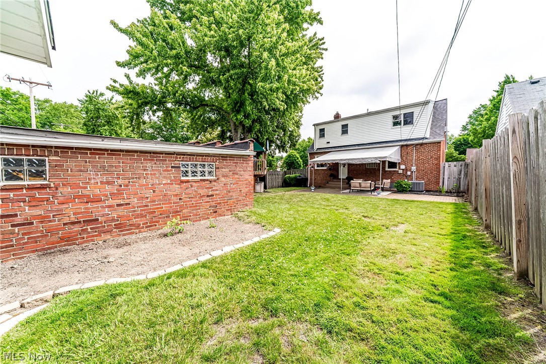 1376 Parkview Drive Lyndhurst OH 44124
