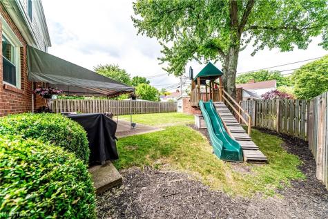 1376 Parkview Drive Lyndhurst OH 44124