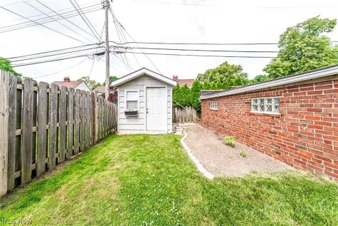 1376 Parkview Drive Lyndhurst OH 44124