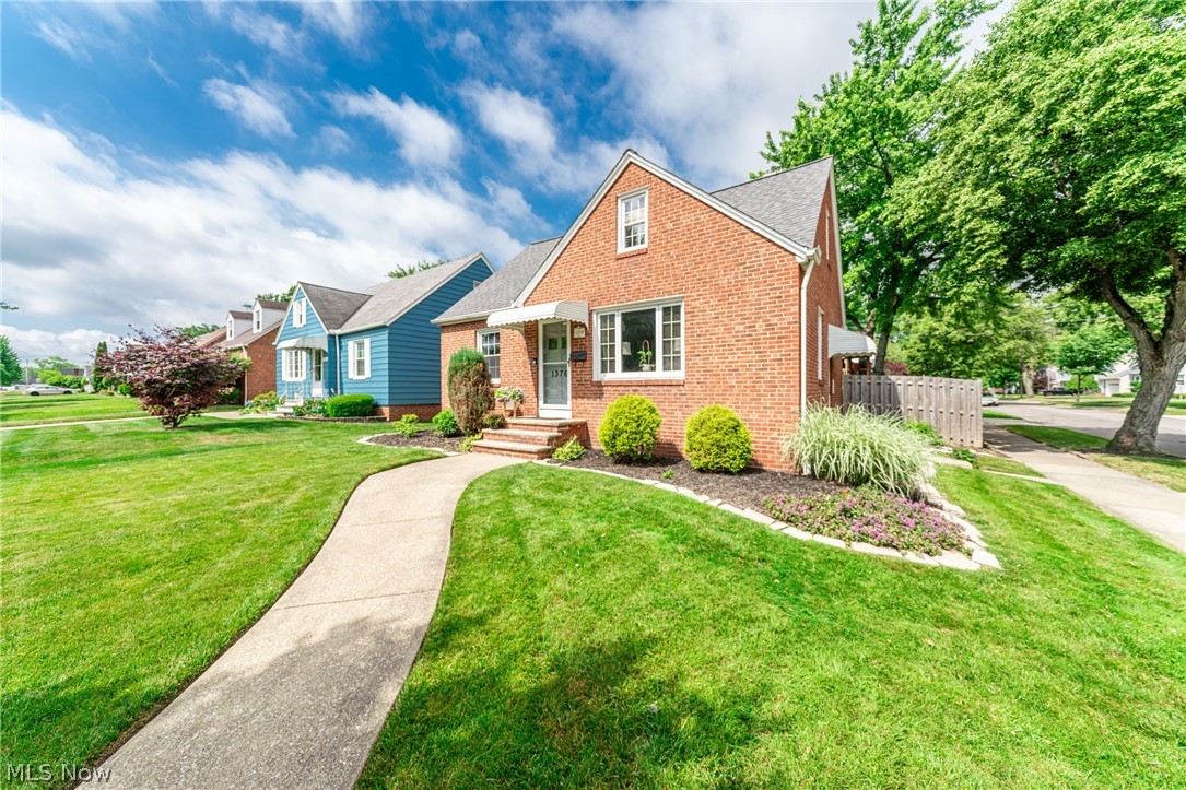 1376 Parkview Drive Lyndhurst OH 44124