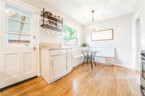 1376 Parkview Drive Lyndhurst OH 44124