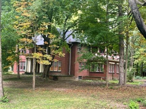 74 Maplewood Avenue Akron OH 44313