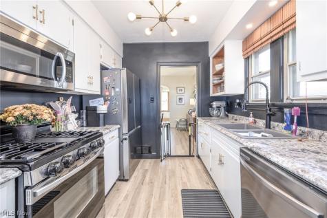 339 E Ford Avenue Barberton OH 44203