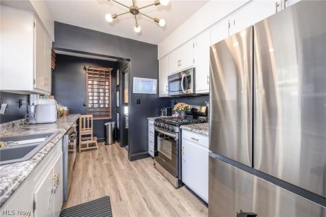 339 E Ford Avenue Barberton OH 44203