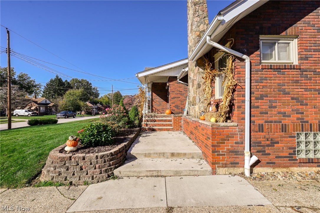 339 E Ford Avenue Barberton OH 44203
