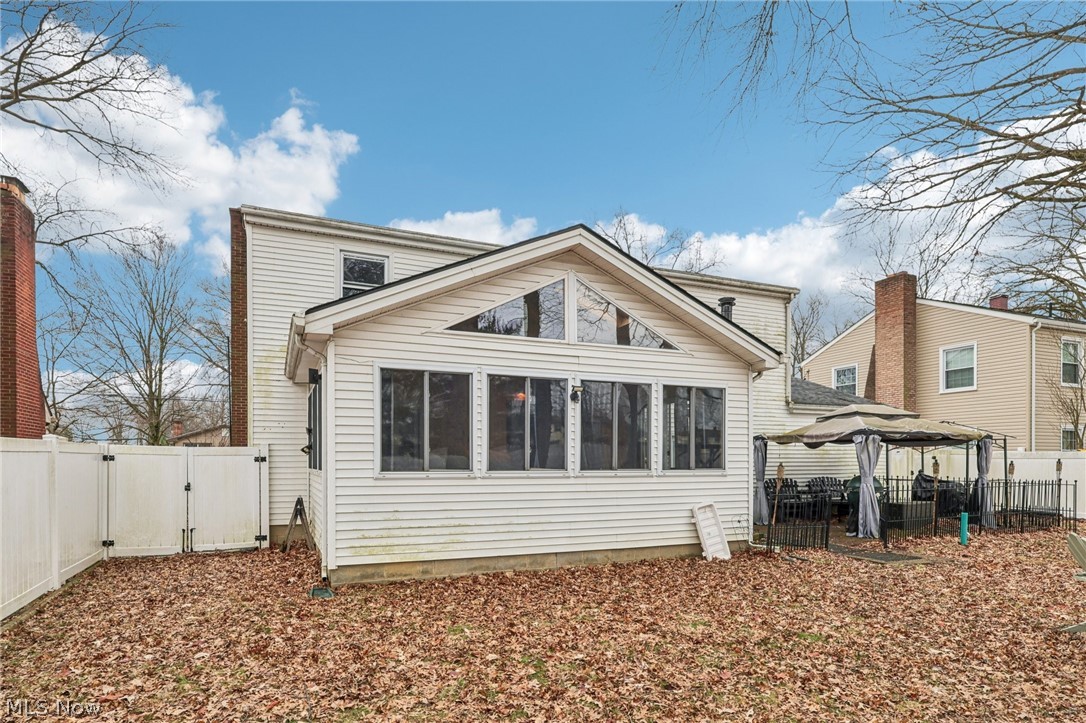 1682 Arthur Drive NW Warren OH 44485