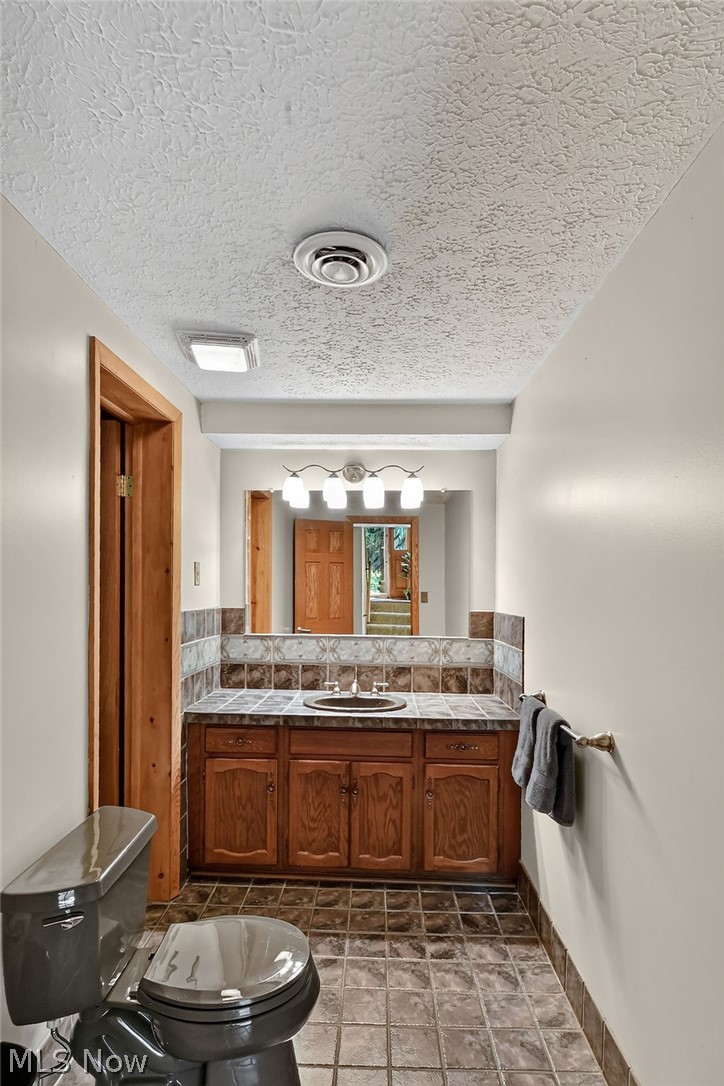 17506 Leggett Road Montville OH 44064