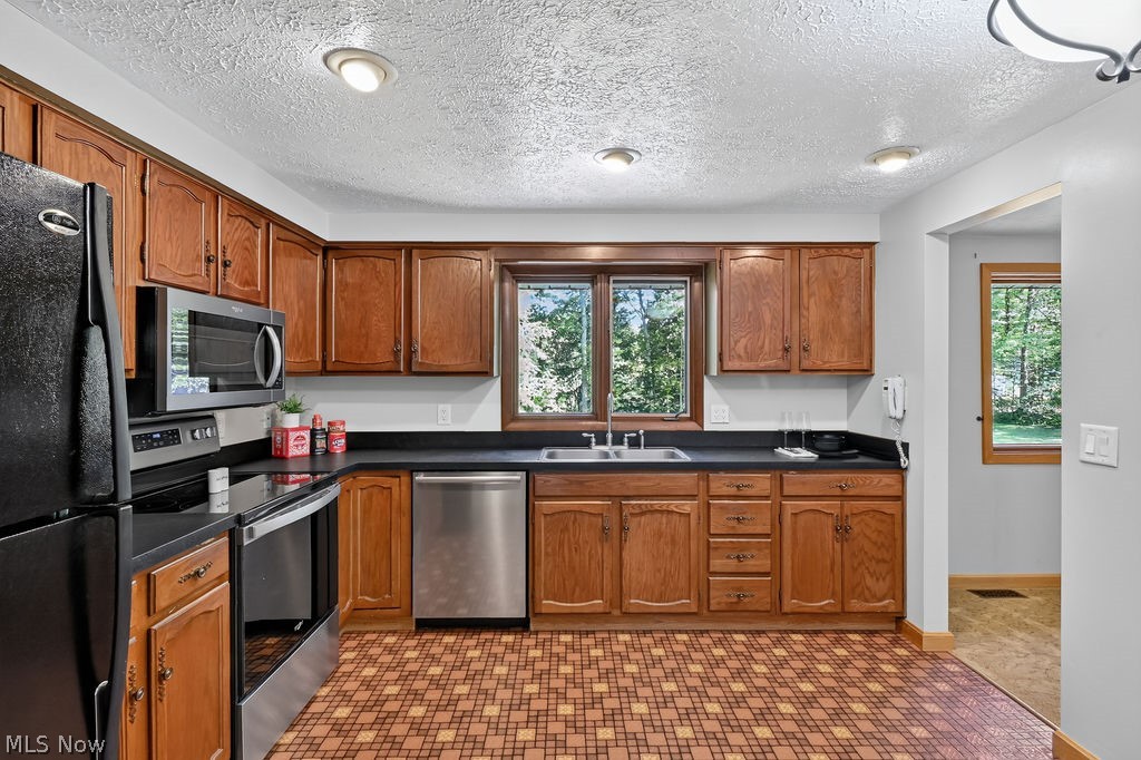 17506 Leggett Road Montville OH 44064