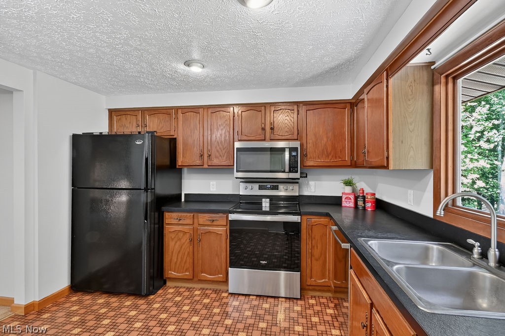 17506 Leggett Road Montville OH 44064