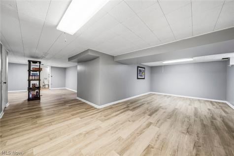 1976 Beverly Hills Drive Richmond Heights OH 44143