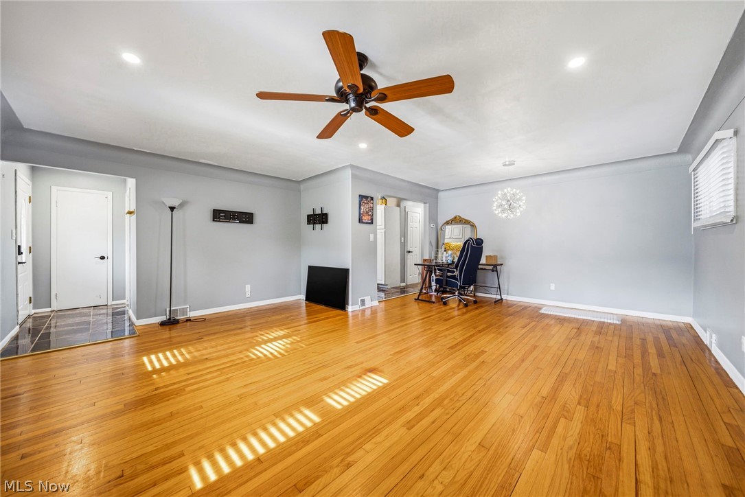 1976 Beverly Hills Drive Richmond Heights OH 44143