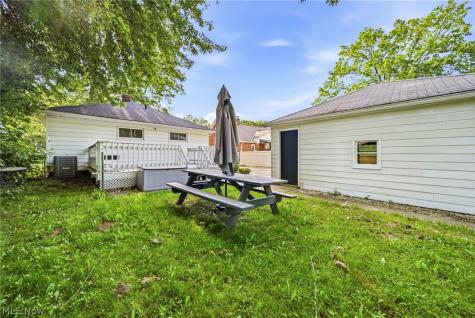 1976 Beverly Hills Drive Richmond Heights OH 44143
