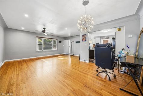 1976 Beverly Hills Drive Richmond Heights OH 44143
