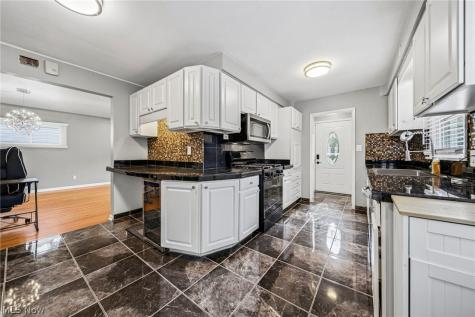 1976 Beverly Hills Drive Richmond Heights OH 44143