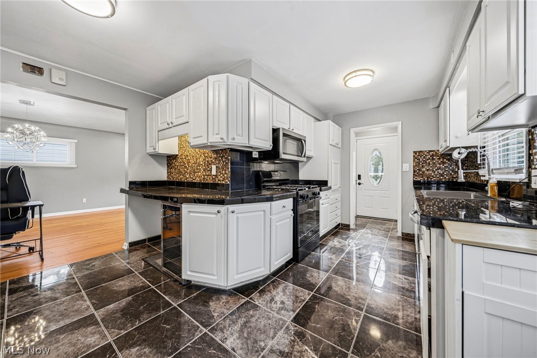 1976 Beverly Hills Drive Richmond Heights OH 44143